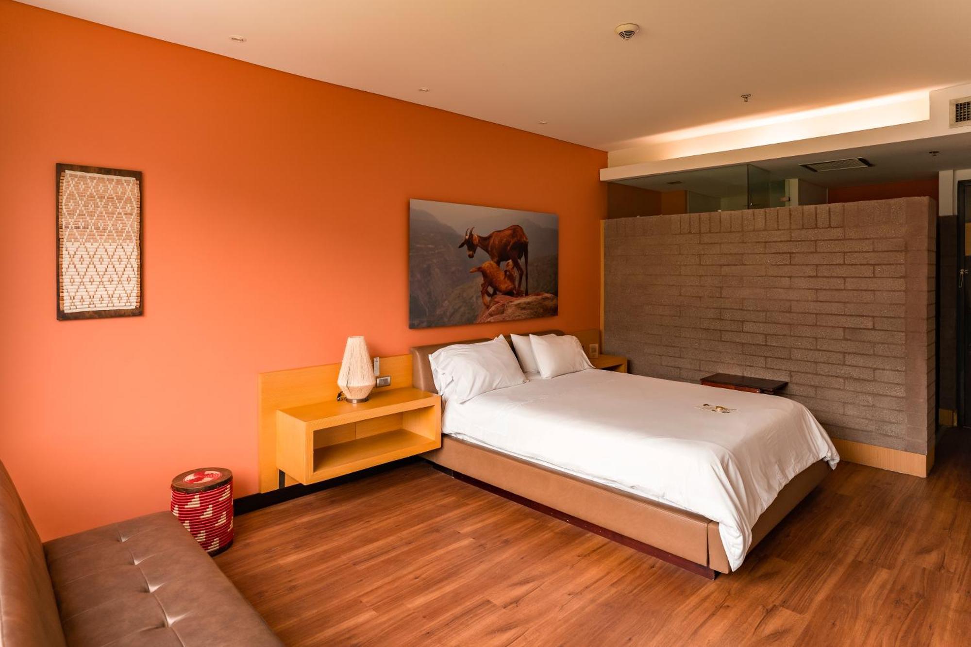 Diez Hotel Categoria Colombia Медельїн Екстер'єр фото A bedroom at the hotel